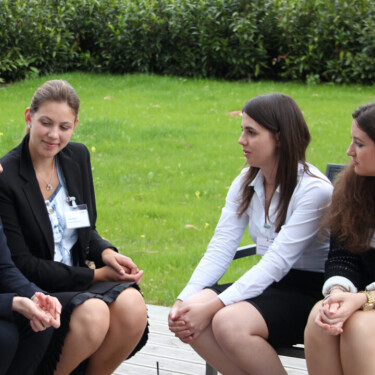 Law Students' Day Gesprächsrunde Terrasse München [Quelle: e-fellows.net]