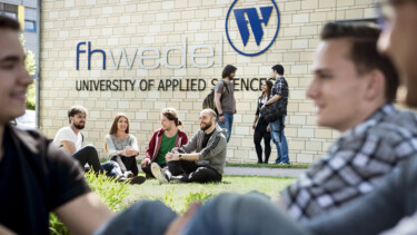 FH Wedel Studenten Wiese