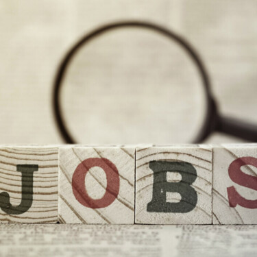 Vertriebsseite Stellenmarkt Jobs Stellenanzeige Lupe [Quelle: iStockPhoto.com, Autor: number1411]