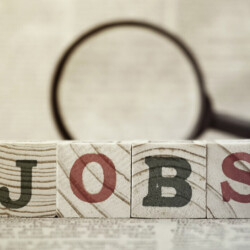 Vertriebsseite Stellenmarkt Jobs Stellenanzeige Lupe [Quelle: iStockPhoto.com, Autor: number1411]