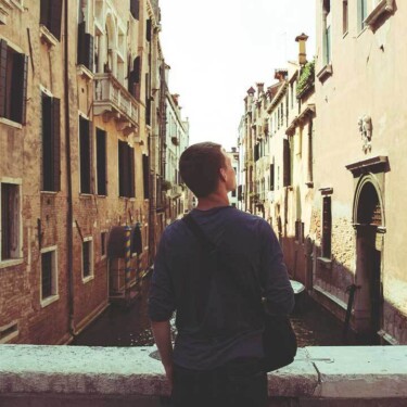 Reise Auslandssemester Venedig Tourist [Quelle: Unsplash.com, Autor: Joshua Earle]