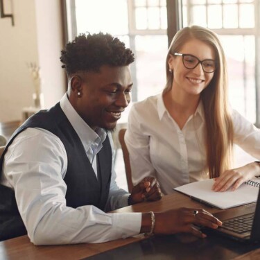 Studenten Master in Management [Quelle: pexels.com, Gustavo Fring]