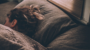 3 Frau Schlafend [Quelle: unsplash.com, Autor: Gregory Pappas]