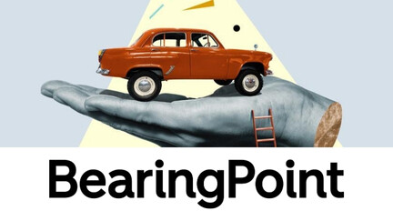 Ein Auto wird auf einer großen Hand zur Schau dargestellt. Darunter das Logo von BearingPoint.