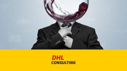 Mann mit einem Weinglas auf dem Kopf, darunter das Logo von DHL Consulting