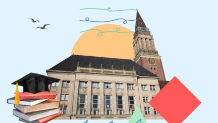 Das Rathaus von Kiel mit einem Doktorhut und einem Stapel Bücher