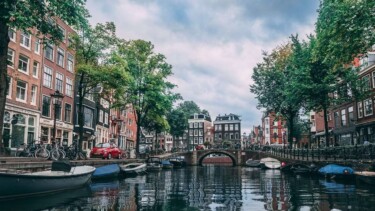 Amsterdam, Fluss, Grachten, Brücke, Boote [Quelle: pexels.com, Autor: Chait Goli]
