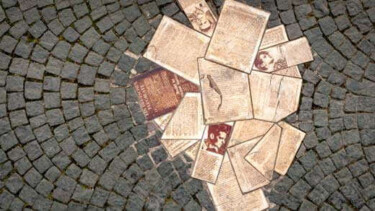 Bodendenkmal am Haupteingang der LMU München [Bildrechte: Ludwig-Maximilians-Universität | Weiße Rose Stiftung e.V. / Catherina Hess]