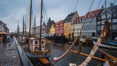 Stadt Kopenhagen, Work-Life-Balance, Schiffe, bunte Häuser [Quelle: pexels.com, Autor: Daniel Jurin]