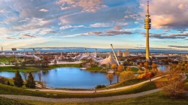 München, Olympiapark, Park, Grünfläche, Stadion, Fernsehturm, Wolken