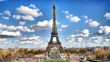 Paris, Eiffelturm, blauer Himmel, Wolken Gebäude