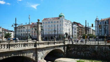 Brücke und Gebäude in Sofia