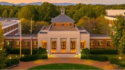 Campus der ﻿University of Virginia School of Law