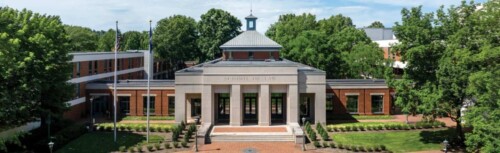 Campus der ﻿University of Virginia School of Law