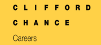 Clifford Chance Logo vor gelbem Hintergrund
