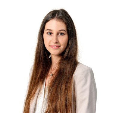 Porträtfoto von Julia Kleis, Alumna des Creative Management Tracks bei Bertelsmann