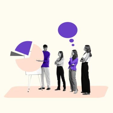 Vier Menschen analysieren und diskutieren miteinander [© master1305 – stock.adobe.com]