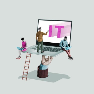 Hand trägt einen Laptop. auf dem Laptop stehen und sitzen Personen. Der Laptop ist ausgeklappt und zeigt das Wort "IT" an.