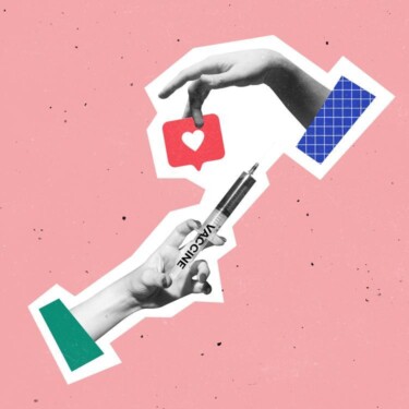 Eine Hand hält eine aufgezogene Spritze, auf der das Wort "VACCINE" zu lesen ist. Eine zweite Hand hält eine Sprechblase mit einem Herz über die Spritze.