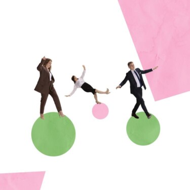 Drei Personen in Businesskleidung balancieren auf Kreisen.