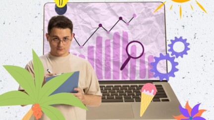 Mann vor Computer mit Glühbirne über dem Kopf. Um ihn herum fliegen Zahlen und ein 100-Euro-Schein