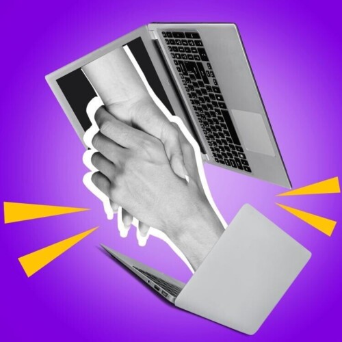 Zwei Laptops schweben sich ying-yang-artig gegenüber. Aus ihren Bildschirme kommt jeweils ein Hand. Die Hände treffen sich in der Mitte zum Händedruck.