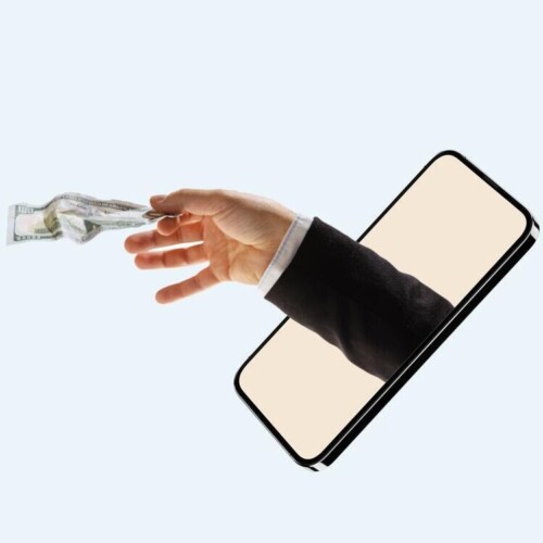 Eine Hand kommt aus einem Smartphone-Bildschirm. Sie hält einen zerknitterten Geldschein.