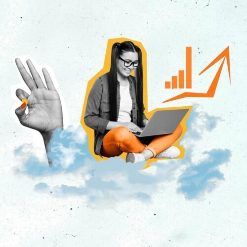 Junge Frau sitzt im Schneidersitz auf Wolken, sie hat einenLaptop auf dem Schoß und lächelt. In Hintergrund eine Hand, die das OK-Zeichen macht, und ein Diagramm mit Pfeil nach oben.