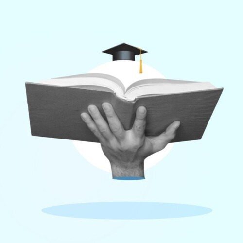 Eine Hand hält ein aufgeschlagenes Buch. Dort, wo der lesende Kopf wäre, befindet sich ein weißer Kreis, der einen Doktorhut trägt.