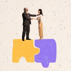 Ein Mann mit weißem Bart und eine junge Frau stehen auf zwei zusammengesetzten Puzzleteilen. Dar Mann schüttelt der Frau die Hand und berührt sie mit der anderen Hand an der Schulter.