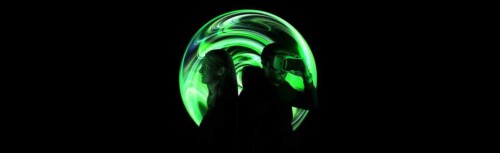 Mann und Frau mit VR-Brille