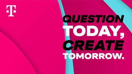 Auf magentafarbenem Grund mit hellblauen Linien steht links oben in Weiß das Telekom-Logo, rechts der Spruch "Question today, create tomorrow".