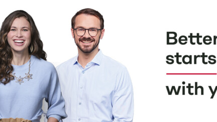 Zwei Mitarbeiterinnen und ein Mitarbeiter vor farbigen Flächen und dem Schriftzug "Better growth starts here with you."