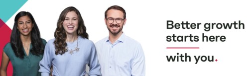 Drei Mitarbeitende, zwei Frauen und ein Mann, lächeln in die Kamera