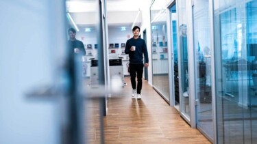 Mitarbeiter auf dem Weg ins Büro - Bildergalerie ZEIT