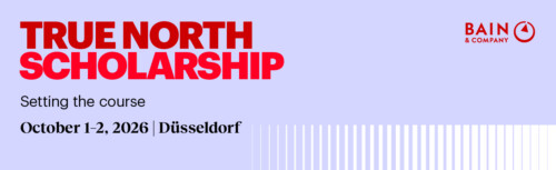 Vor blasslila Hintergrund rechts das Logo von Bain und links groß der Titel True North Scholarship