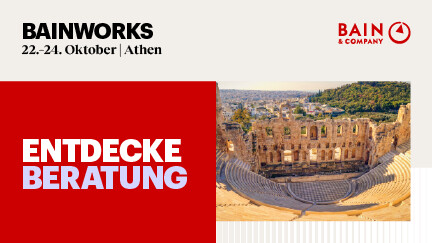 Rechts oben das Logo von Bain, darunter ein griechisches Amphitheater und links der Titel des Events Bainworks und darunter auf rotem Hintergrund der Slogan Entdecke Beratung
