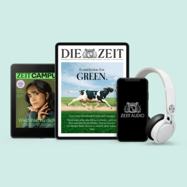 Ein Handy, ein Tablet und ein E-Book-Reader mit Ausgaben von DIE ZEIT und ZEIT Campus auf dem Display, sowie ein Kopfhörer.