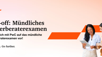 Auf dem Bild ist der Schriftzug "Kickoff: Mündliches Steuerberaterexamen" mit kurzer Erläuterung unter dem PwC-Logo zu sehen. Auf der rechten Seite befinden sich zwei Frauen, die sich über ein Dokument beugen.
