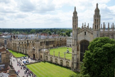 Cambridge, Gebäude, Wiese unsplash.com [Quelle: unsplash.com, Autor: Kirsten Drew]