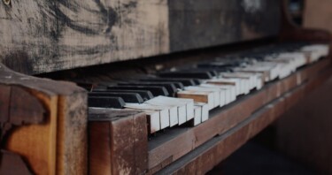 Klavier, alt, kaputt, Tasten unsplash.com [Quelle: unsplash.com, Autor: Michał Franczak]