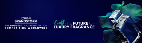 Banner des L’Oréal Brandstorm Wettbewerbs mit dunkelblauem Hintergrund, Schriftzug ‚Craft the Future of Luxury Fragrance‘ und stilisiertem, luxuriösem Parfumflakon.